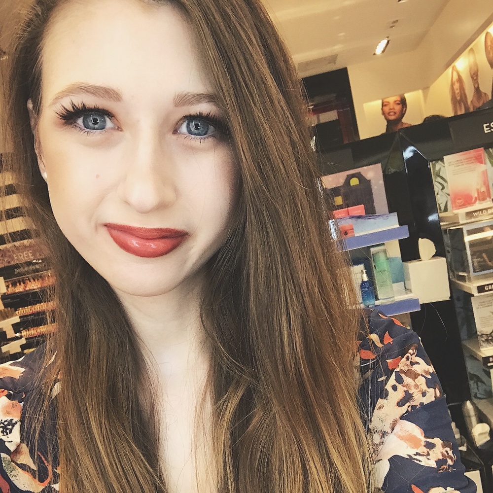 Meet your Posher, Laura